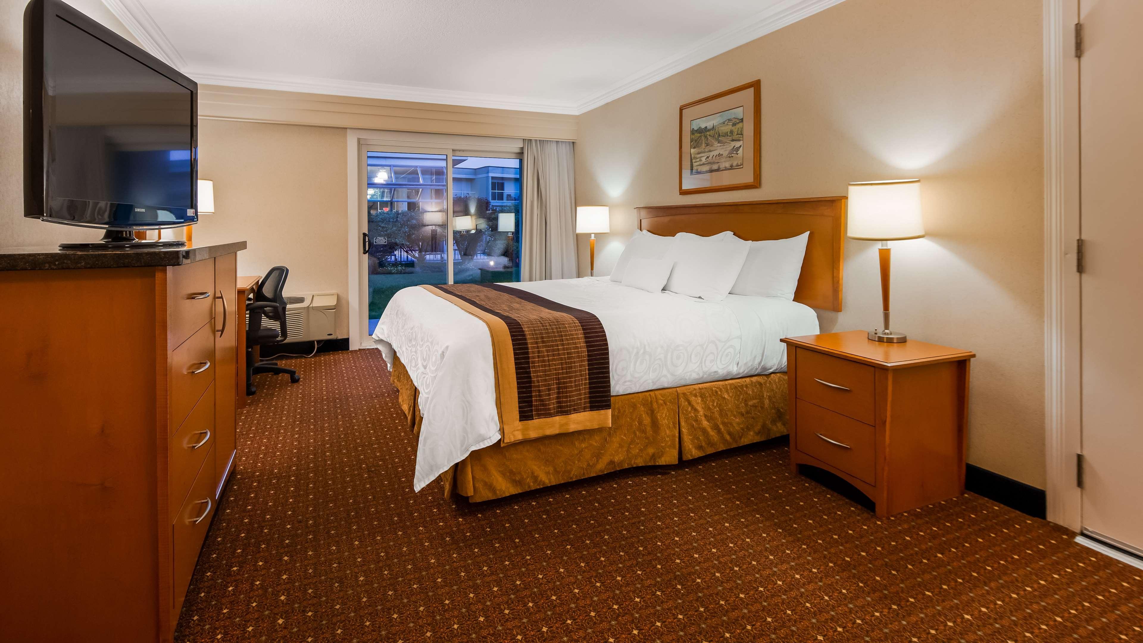 Best Western Plus Kelowna Hotel & Suites Esterno foto