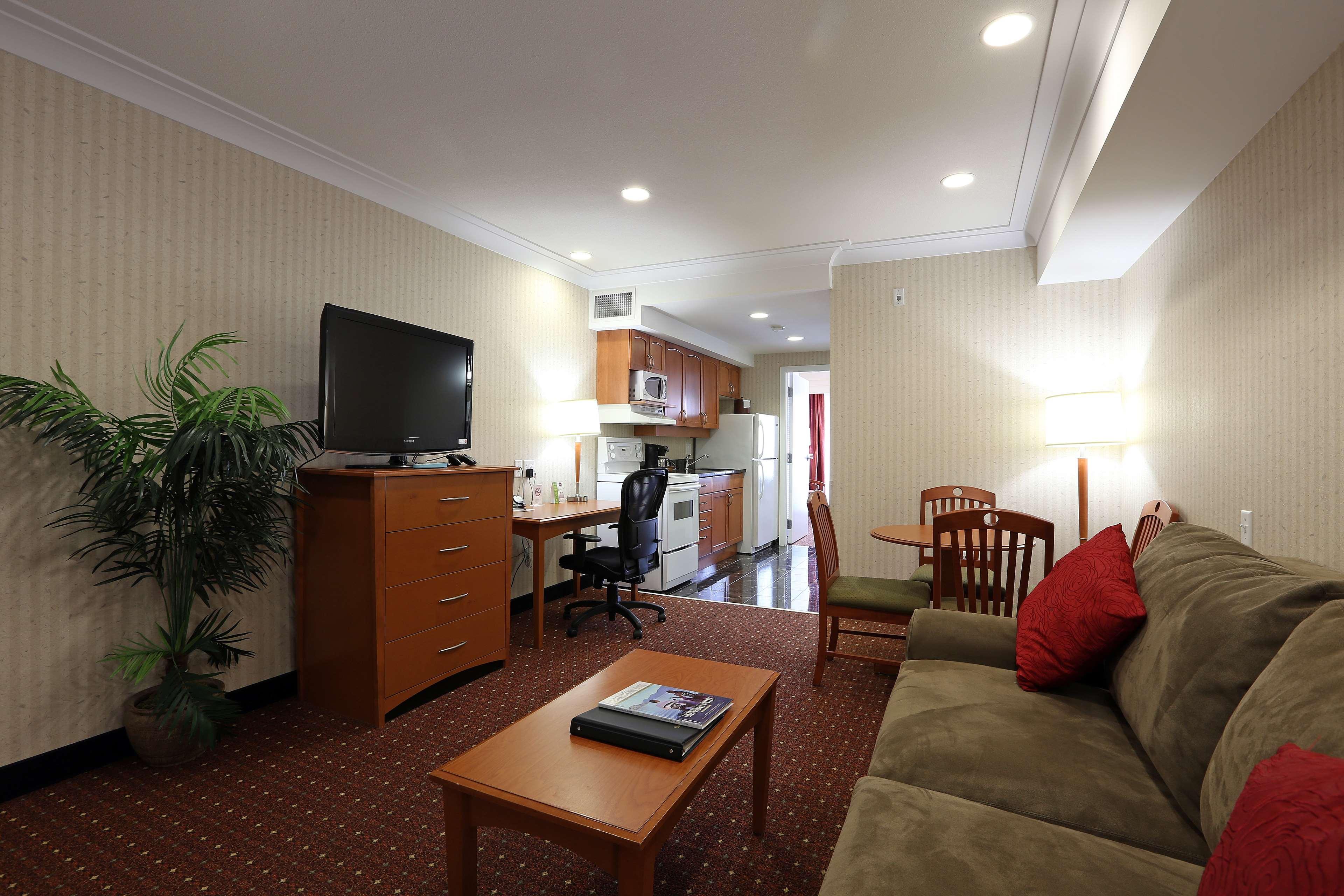 Best Western Plus Kelowna Hotel & Suites Esterno foto