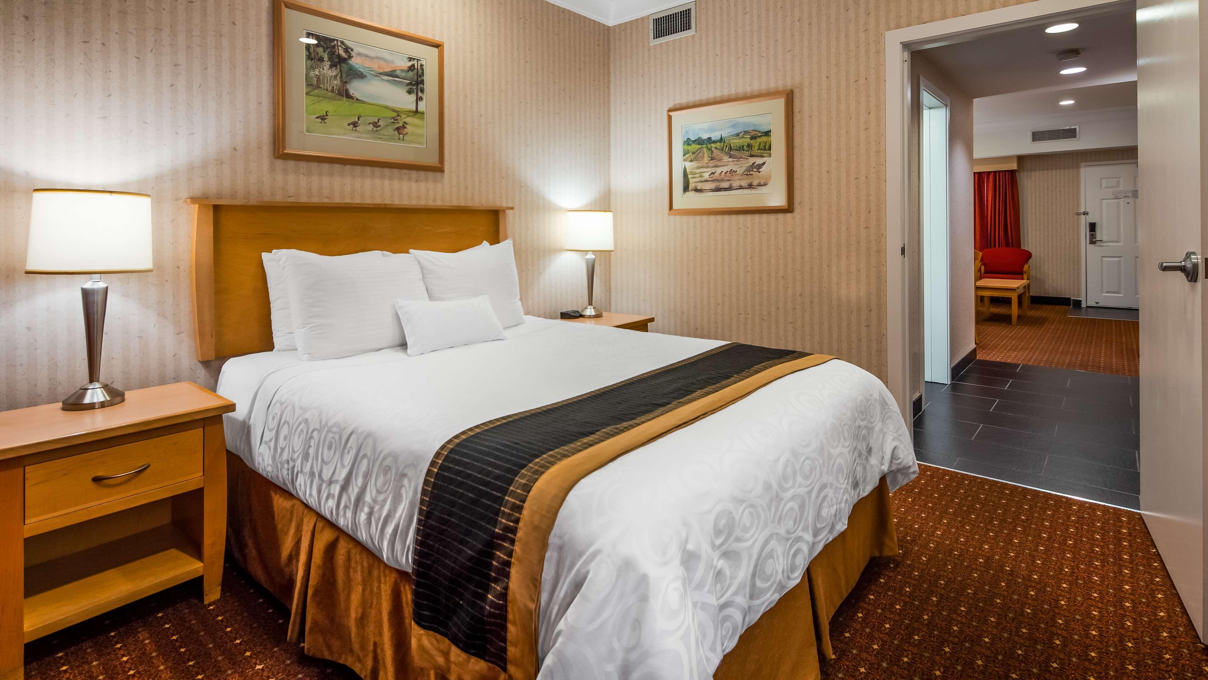 Best Western Plus Kelowna Hotel & Suites Esterno foto
