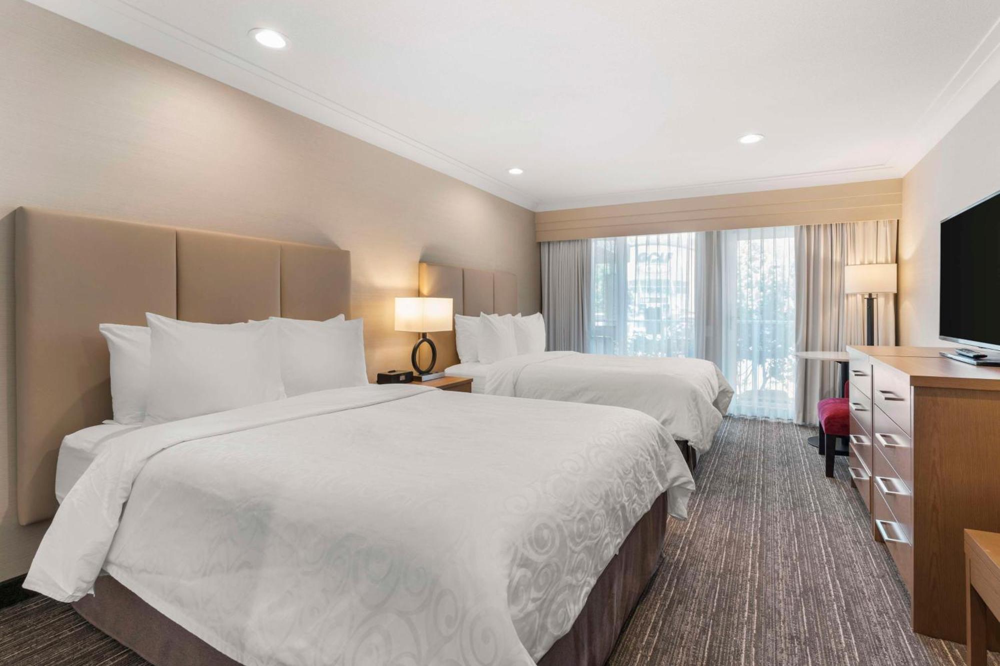 Best Western Plus Kelowna Hotel & Suites Esterno foto