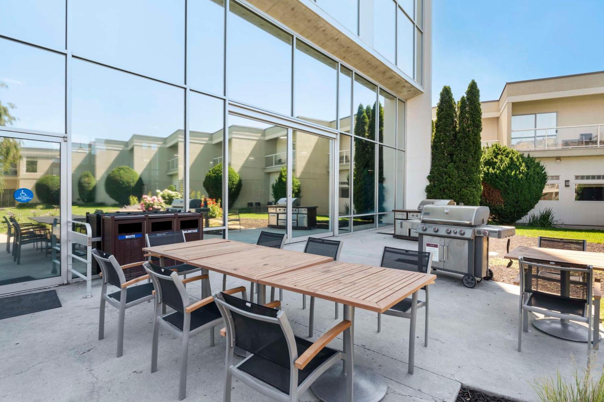 Best Western Plus Kelowna Hotel & Suites Esterno foto