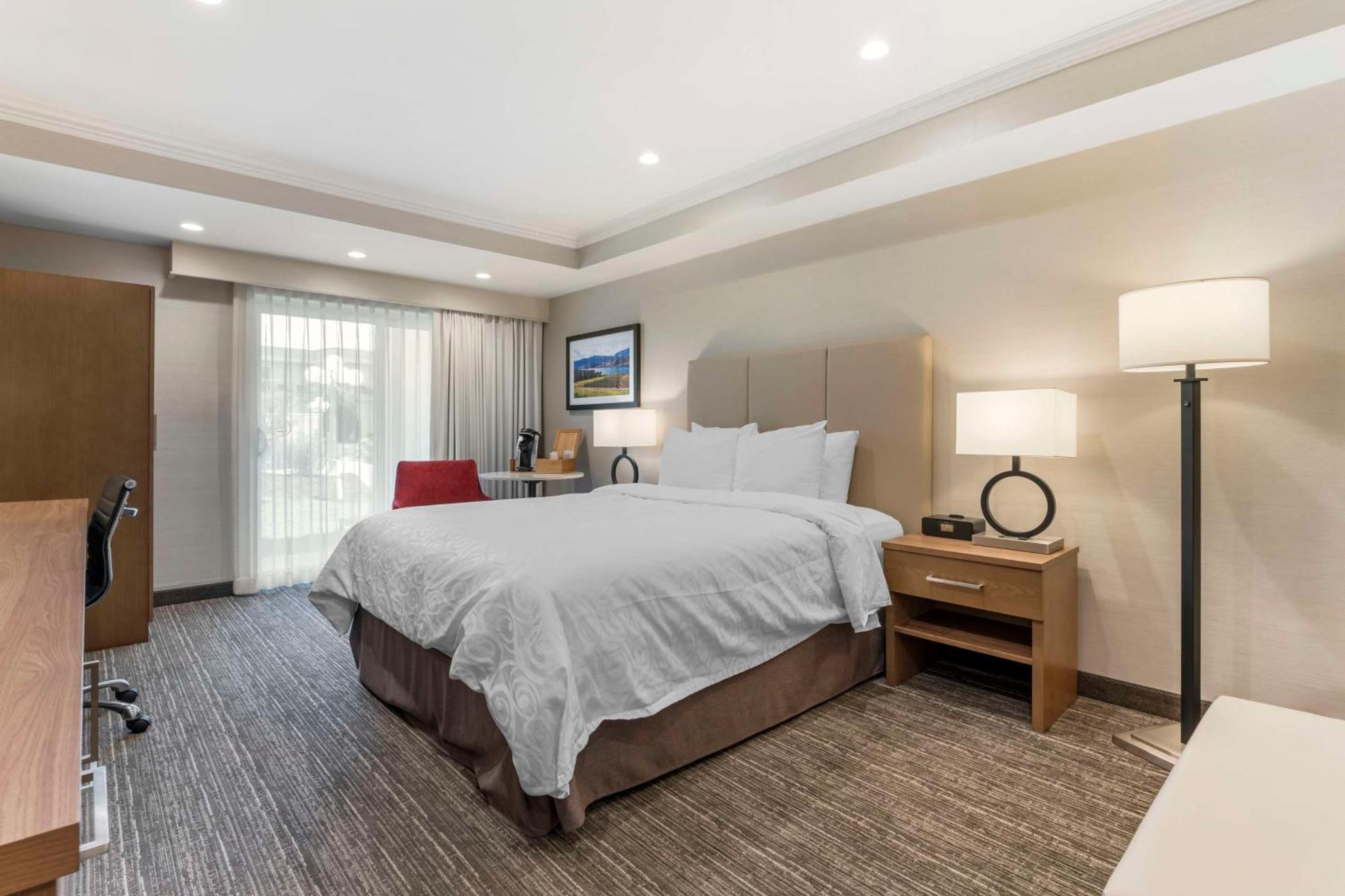 Best Western Plus Kelowna Hotel & Suites Esterno foto