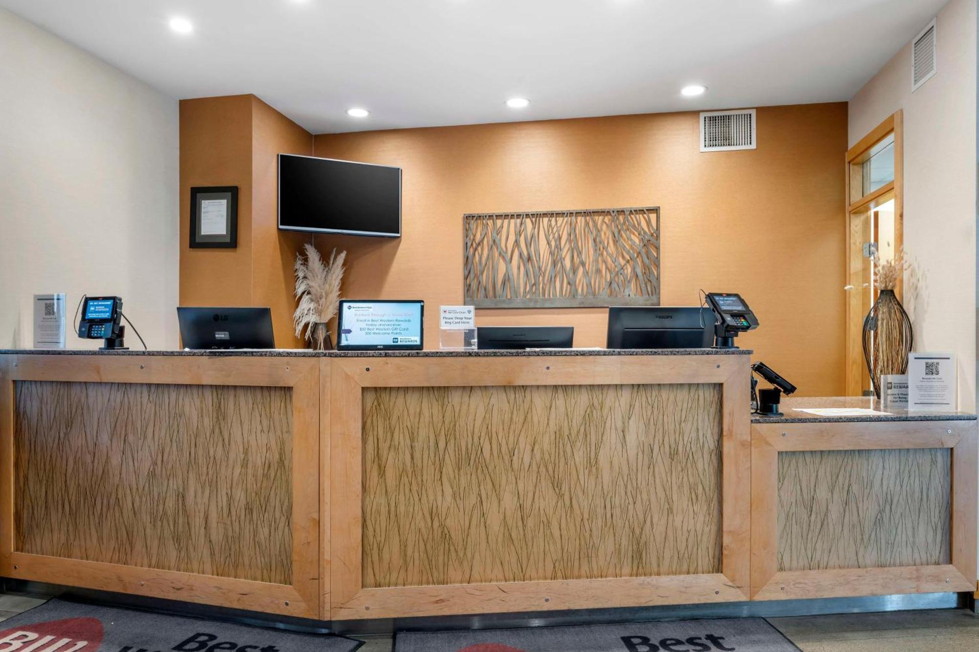 Best Western Plus Kelowna Hotel & Suites Esterno foto
