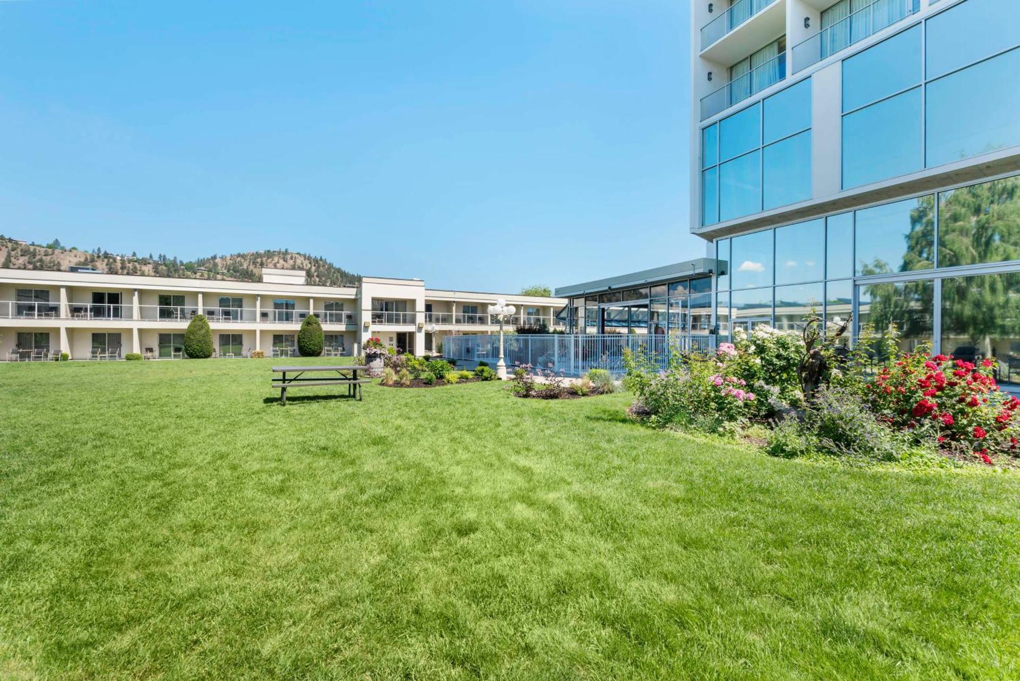 Best Western Plus Kelowna Hotel & Suites Esterno foto