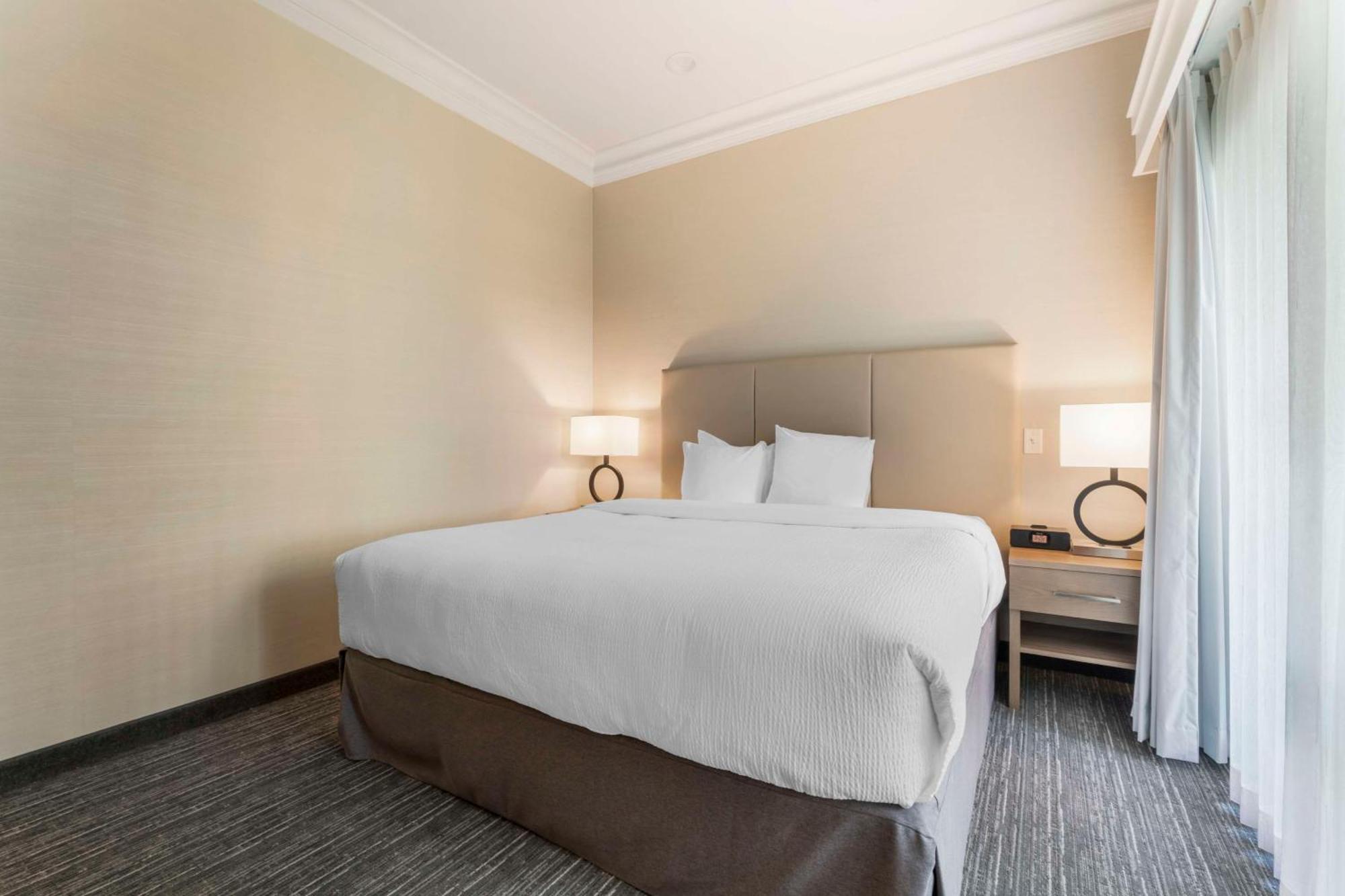 Best Western Plus Kelowna Hotel & Suites Esterno foto