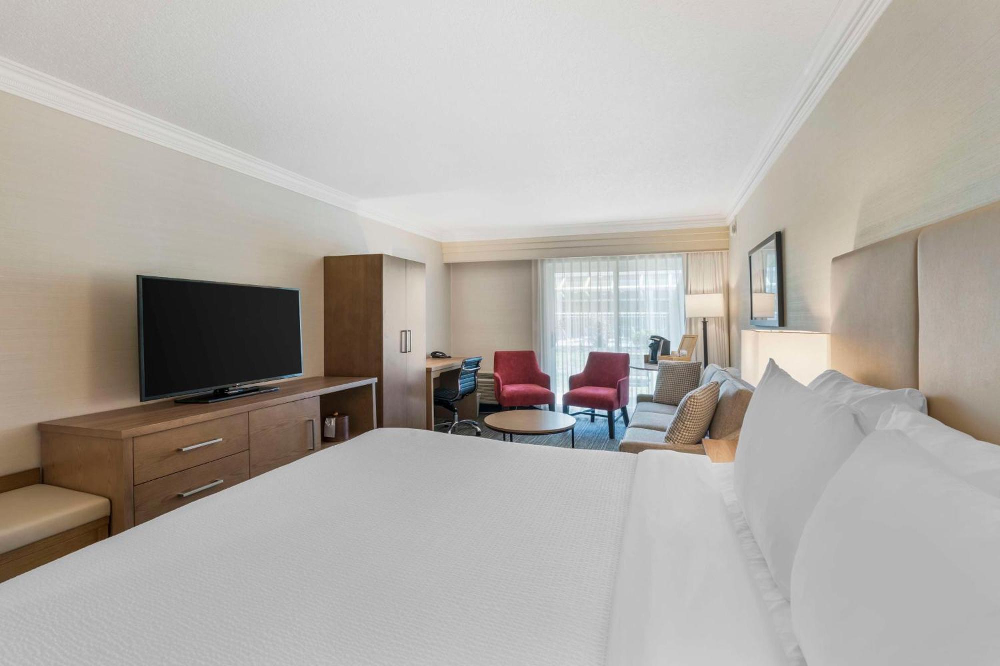 Best Western Plus Kelowna Hotel & Suites Esterno foto
