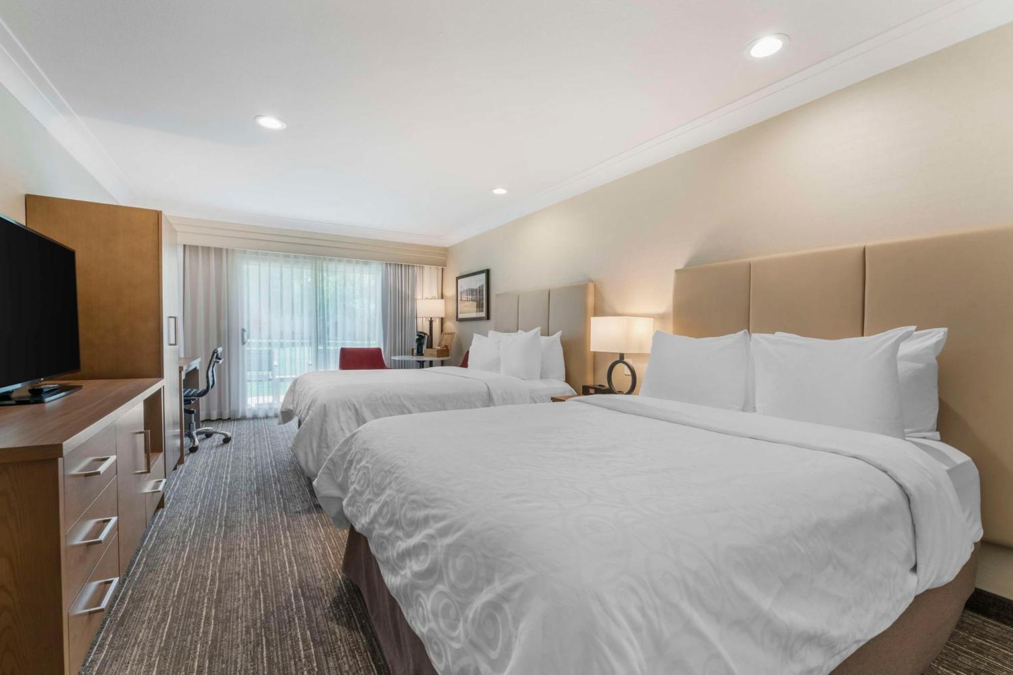 Best Western Plus Kelowna Hotel & Suites Esterno foto