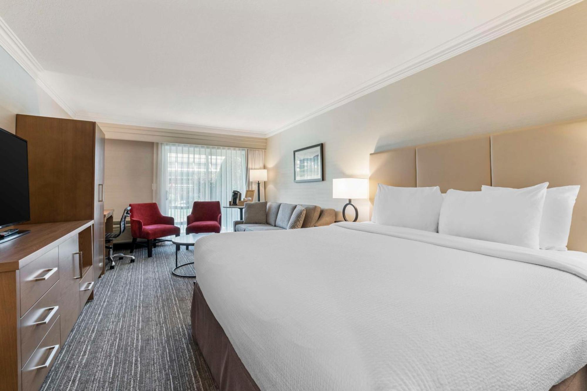 Best Western Plus Kelowna Hotel & Suites Esterno foto