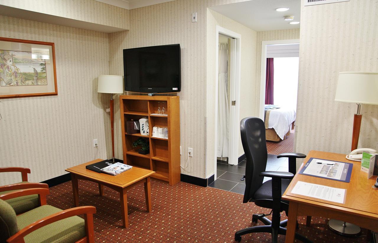 Best Western Plus Kelowna Hotel & Suites Esterno foto