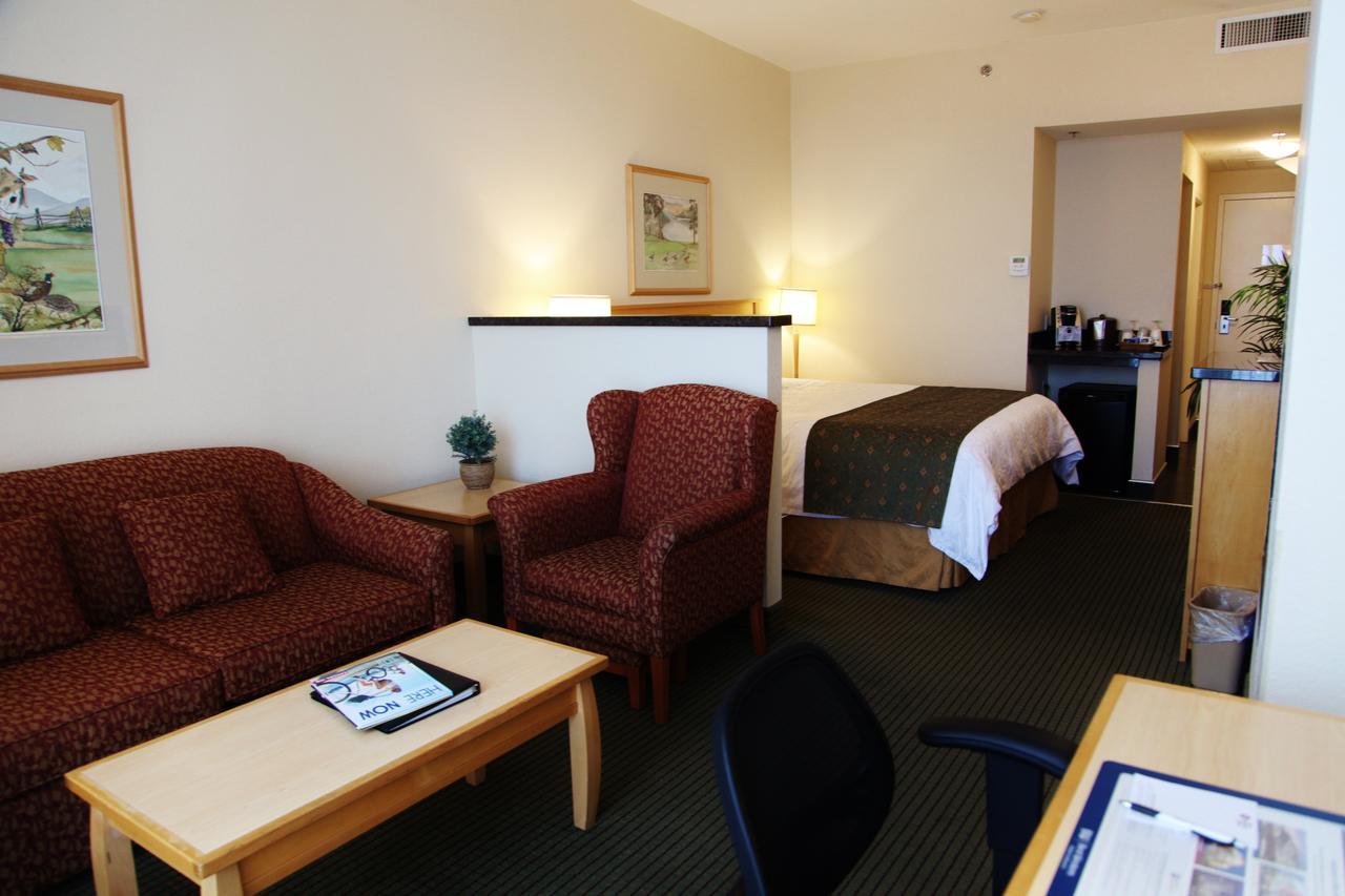 Best Western Plus Kelowna Hotel & Suites Esterno foto